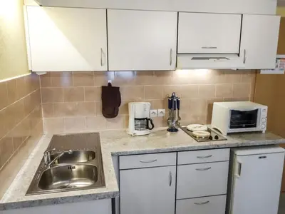 Cuisine ou kitchenette dans l'établissement Apartment Résidence jaune et rose-2 by Interhome