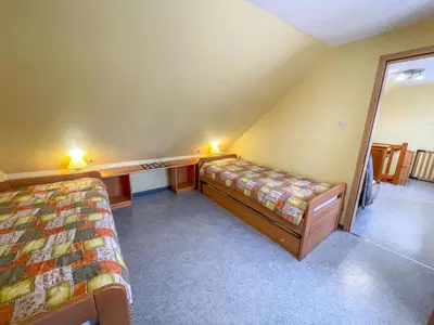 Un ou plusieurs lits dans un hébergement de l'établissement Apartment Résidence jaune et rose-4 by Interhome