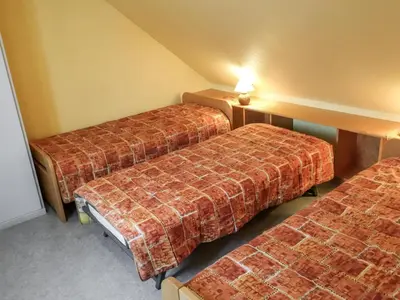 Un ou plusieurs lits dans un hébergement de l'établissement Apartment Résidence jaune et rose-4 by Interhome