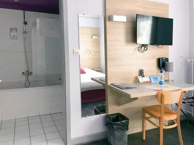 Salle de bains dans l'établissement logis hôtel restaurant Le rendez-vous des Copains