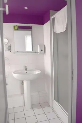 Salle de bains dans l'établissement logis hôtel restaurant Le rendez-vous des Copains