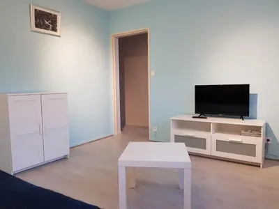 Télévision ou salle de divertissement dans l'établissement Le Bellevue