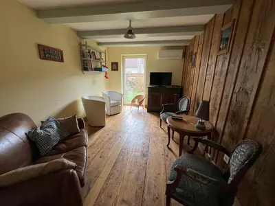 Télévision ou salle de divertissement dans l'établissement Gîte Marcel et Marianne jardin et parking privatifs