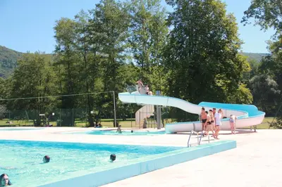 Piscine de l'établissement La Mésange bleue ou située à proximité