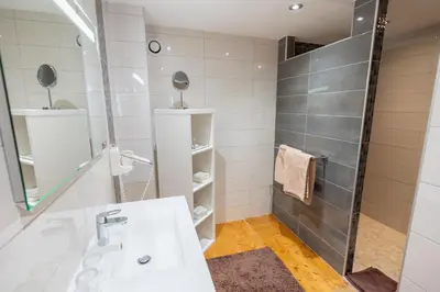 Salle de bains dans l'établissement Hotel à l'Oriel