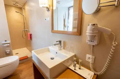 Salle de bains dans l'établissement Hotel à l'Oriel