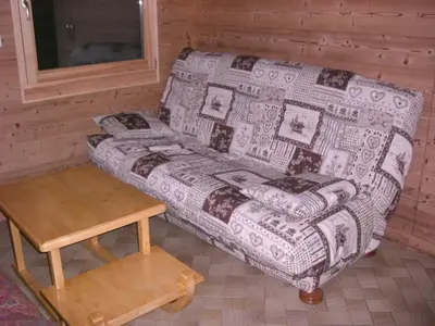 Coin salon dans l'établissement Chalets les Marcels