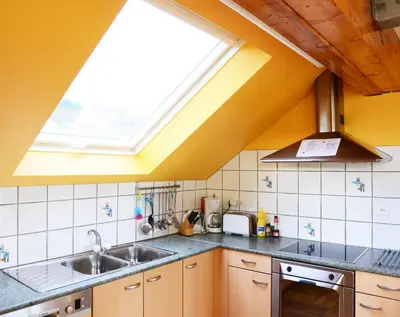 Cuisine ou kitchenette dans l'établissement La maison du Vignoble