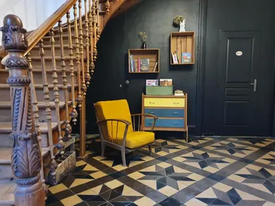 Bibliothèque dans l'appartement