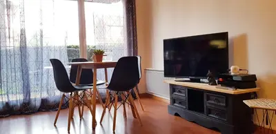 Télévision ou salle de divertissement dans l'établissement Chez Damien