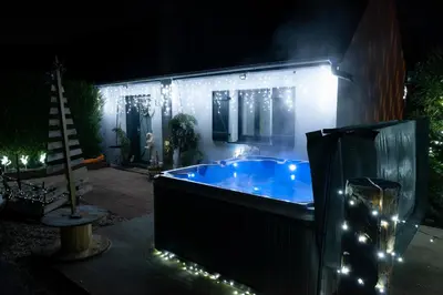 Piscine de l'établissement The Primevères Home - SPA ou située à proximité