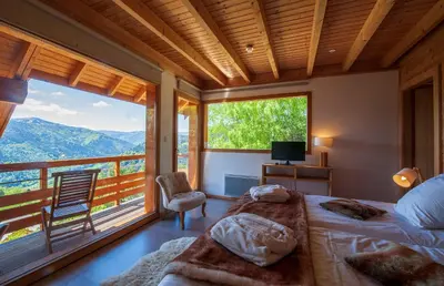 Vue générale sur la montagne ou vue sur la montagne depuis le chalet