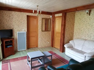 Télévision ou salle de divertissement dans l'établissement La Maison Jaune