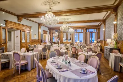 Restaurant ou autre lieu de restauration dans l'établissement The Originals Boutique, Hôtel de la Balance, Montbéliard