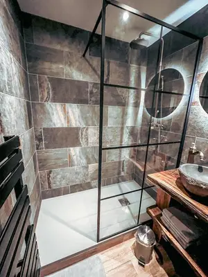 Salle de bains dans l'établissement Le Cosy