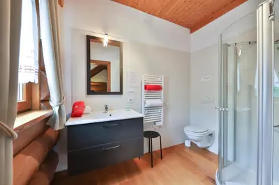 Salle de bains dans l'établissement Chambres d'hôtes Les Rondins De La Fecht