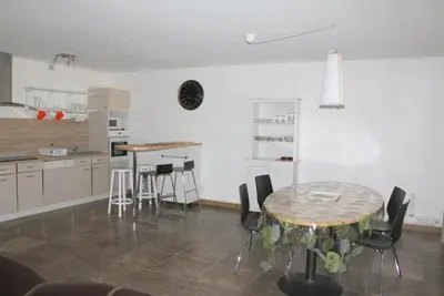 Cuisine ou kitchenette dans l'établissement Spacieux 4 pièces centre de mulhouse