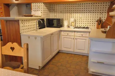 Cuisine ou kitchenette dans l'établissement Hébergement François Mathieu