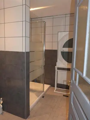 Salle de bains dans l'établissement Les Iris Chambres d’hôte