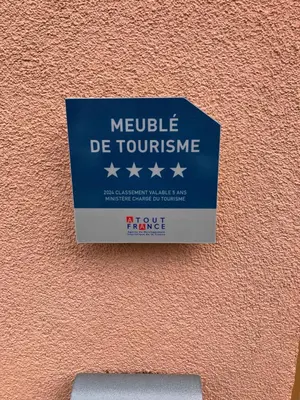Certificat, récompense, panneau ou autre document affiché dans l'établissement Le Divin Gîte Classé 4 étoiles