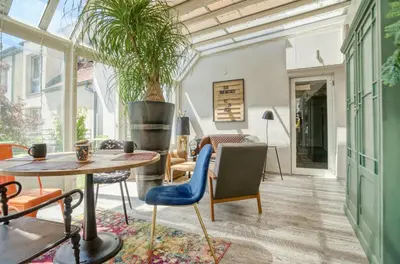 Coin salon dans l'établissement La Maison Hôtel Mulhouse Centre