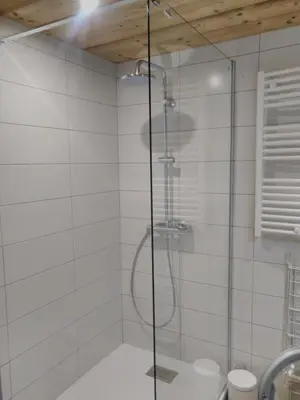 Salle de bains dans l'établissement La Résilience - GERARDMER