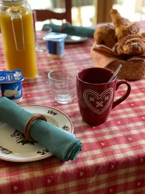 Options de petit-déjeuner proposées aux clients de l'établissement Chambres d'Hôtes des Cascades St-Nicolas