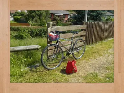 Vélo sur le terrain de l'établissement LES HORTENSIAS ou dans les environs