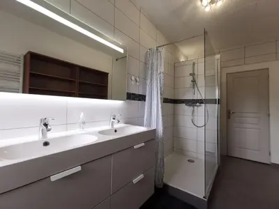 Salle de bains dans l'établissement 6 personnes, neuf & cosy, centre - gare