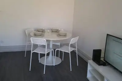 Télévision ou salle de divertissement dans l'établissement F3 lumineux & cosy au centre de Mulhouse