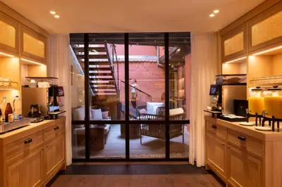 Cuisine ou kitchenette dans l'établissement Hotel Le Colombier