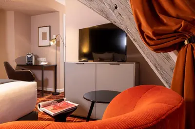 Télévision ou salle de divertissement dans l'établissement Hotel Le Colombier