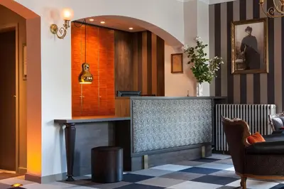 Coin salon dans l'établissement Logis Hôtel Beauséjour Colmar