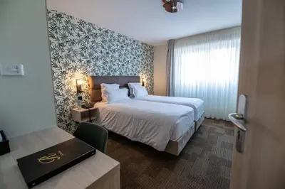 Un ou plusieurs lits dans un hébergement de l'établissement Hotel Restaurant Au Riesling