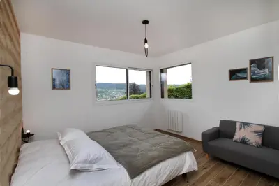 Un ou plusieurs lits dans un hébergement de l'établissement Le Balcon des Lumières