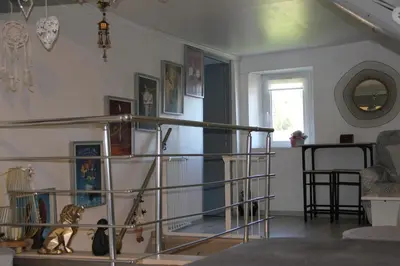 Bibliothèque dans la maison de vacances