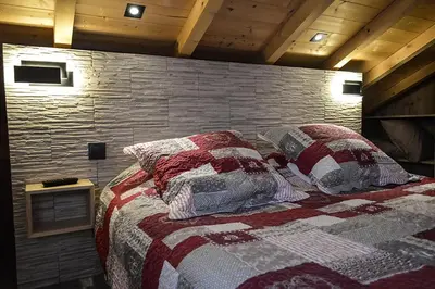 Un ou plusieurs lits dans un hébergement de l'établissement Chalet Les Camélias SPA