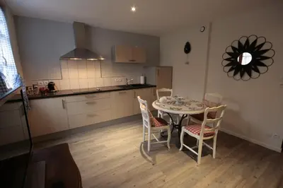Cuisine ou kitchenette dans l'établissement Appartement Louise avec Balcon