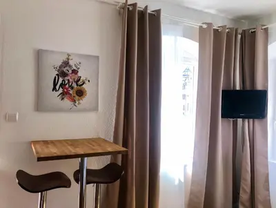 Télévision ou salle de divertissement dans l'établissement Chez Jeanne - 2 personnes