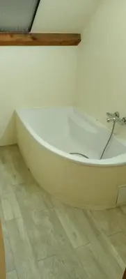 Salle de bains dans l'établissement maison bleue