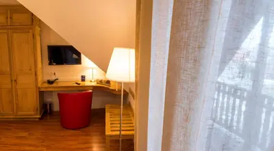 Télévision ou salle de divertissement dans l'établissement A l'Arbre Vert