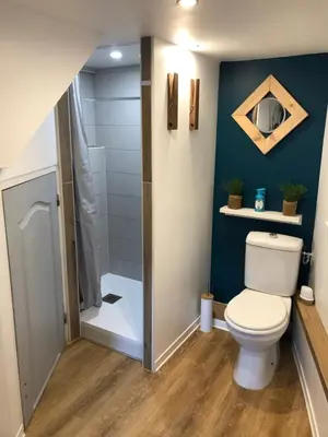 Salle de bains dans l'établissement Gîte Chez Mathilde - hébergement de charme alliant cachet et modernité à 5 minutes de Colmar