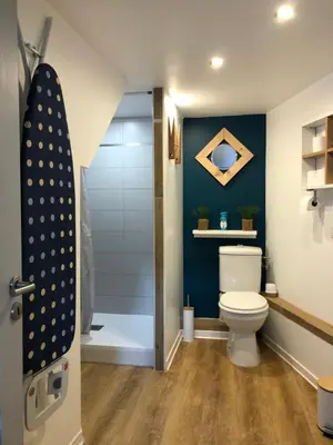 Salle de bains dans l'établissement Gîte Chez Mathilde - hébergement de charme alliant cachet et modernité à 5 minutes de Colmar