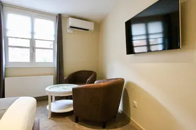 Télévision ou salle de divertissement dans l'établissement Hotel Restaurant Le Maréchal - Teritoria