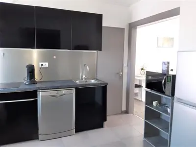 Cuisine ou kitchenette dans l'établissement MyHome Basel 1B44