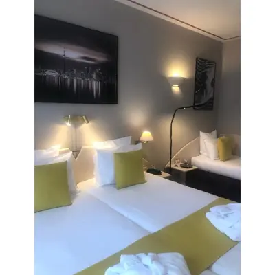 Un ou plusieurs lits dans un hébergement de l'établissement Grand Hôtel Du Tonneau D'Or