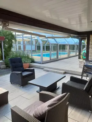 Piscine de l'établissement Chez Michel et Sylviane gite2 ou située à proximité