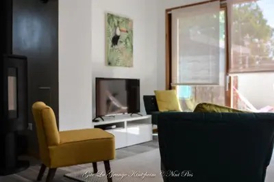 Télévision ou salle de divertissement dans l'établissement Gîte Spa La grange