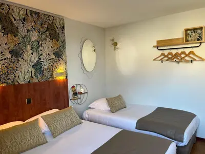 Un ou plusieurs lits dans un hébergement de l'établissement Hotel Arc-En-Ciel Colmar Contact Hotel
