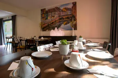 Restaurant ou autre lieu de restauration dans l'établissement Hotel Arc-En-Ciel Colmar Contact Hotel